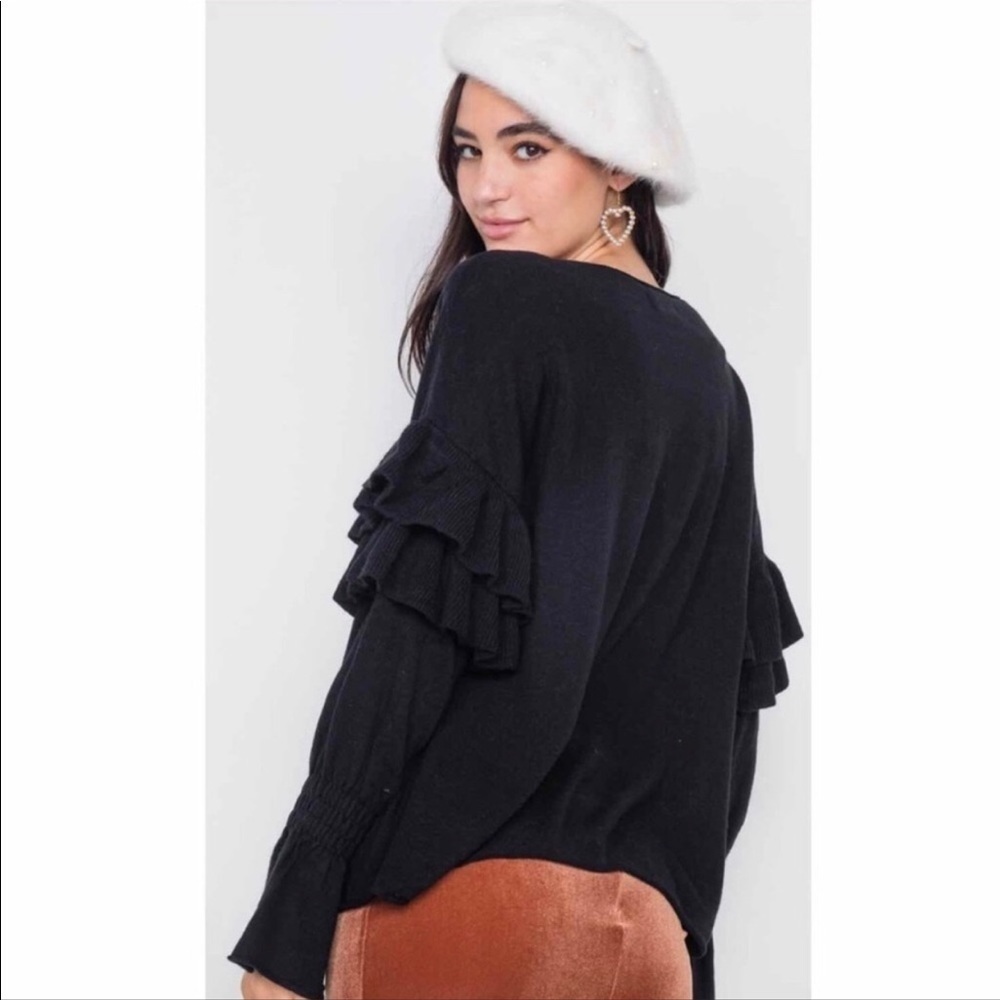 NWT Black Scoop Neck Tiered Long Sleeve Bell Sweater - Picture 3 of 5